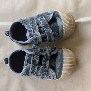 Cat and jack toddler shoes size 6